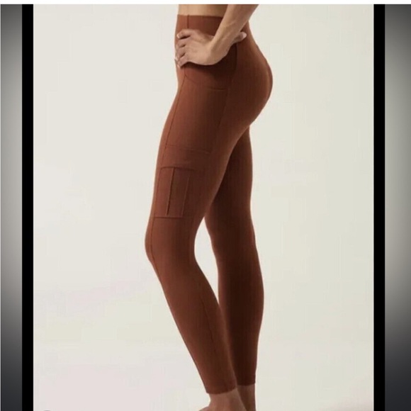 LIKE NEW Athleta Salutation Cargo 7/8 Tight - Picture 1 of 7